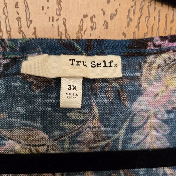 Tru Self 3x Paisley Floral top. - Picture 3 of 7